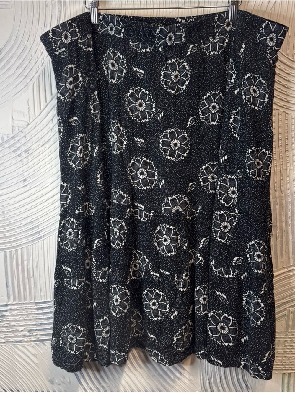 Y2K Sag Harbor Black and White Floral midi skirt N0386